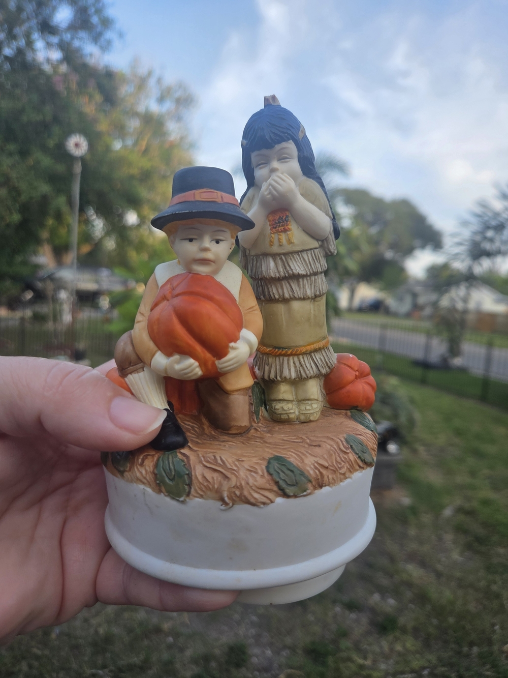 VTG House of Lloyd 1989 Thanksgiving Pilgrim Pumpkin Music Box Figurine Works